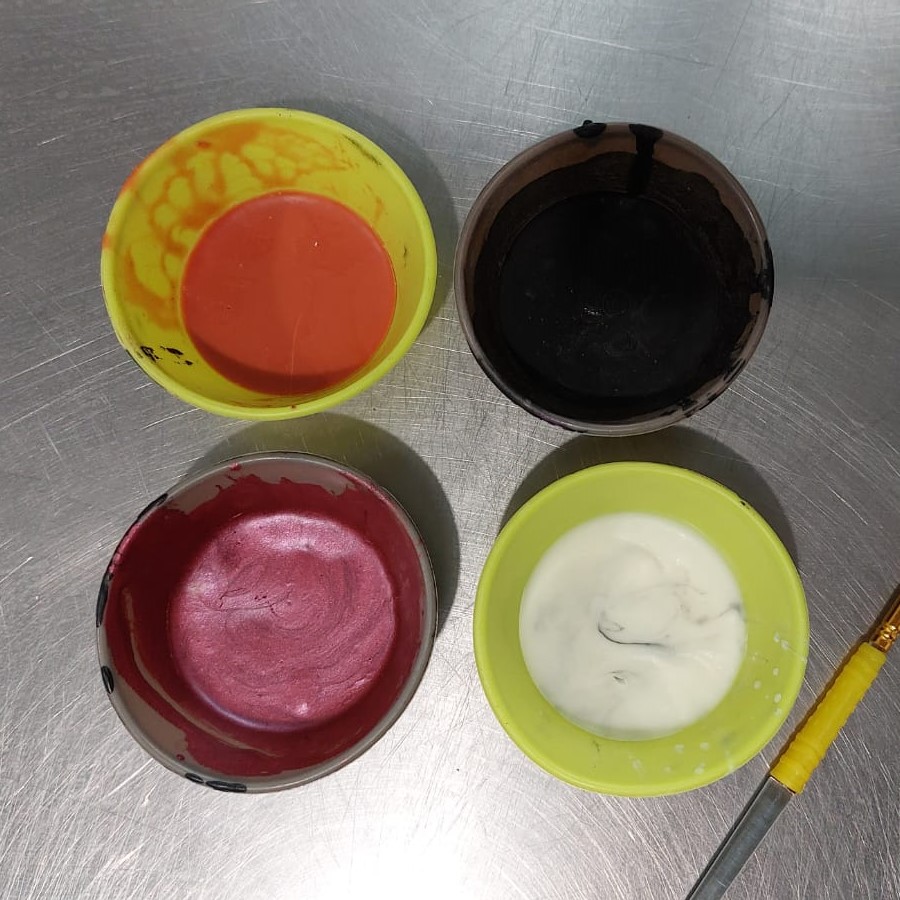 Manteca de cacao con colorantes naturales para decorar chocolate