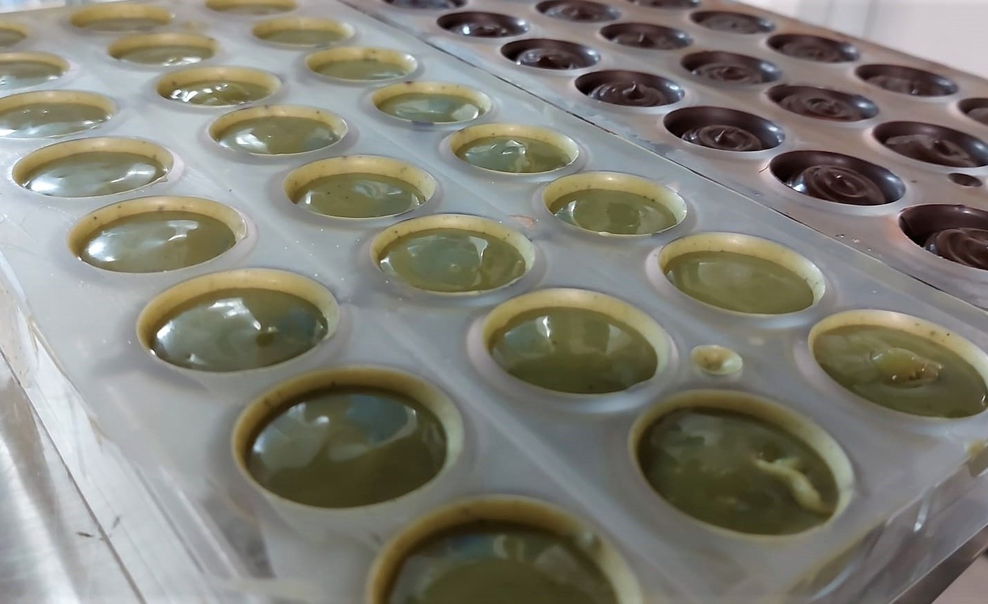 Bandeja de bombones de chocolate artesanales